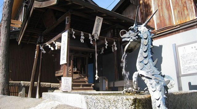 青龍神社の井戸のイメージ