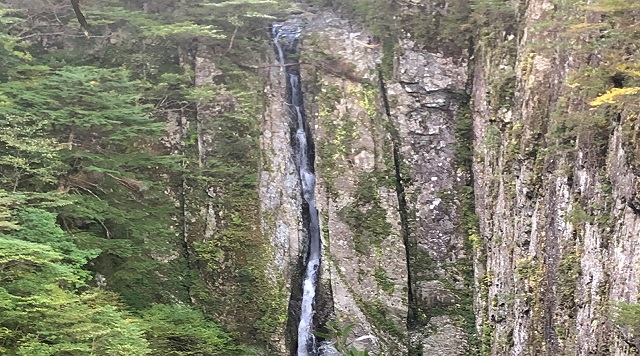〈滝〉双門の滝(奈良県天川村)のイメージ