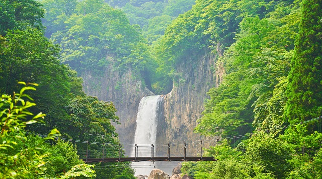 〈滝〉苗名滝（新潟県妙高市）のイメージ