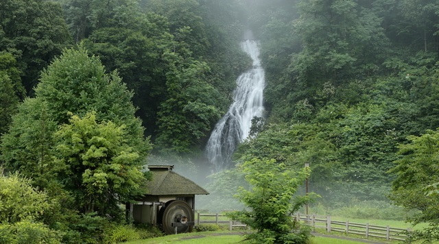 〈滝〉七滝（秋田県小坂町）のイメージ