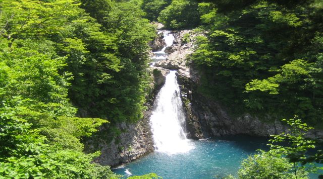 〈滝〉法体の滝（秋田県由利本荘市）のイメージ