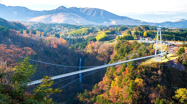 〈滝〉震動の滝（大分県九重町）のイメージ