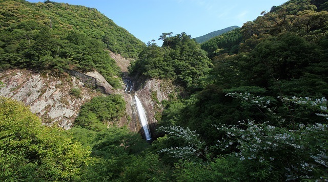 〈滝〉布引の滝（三重県熊野市）のイメージ