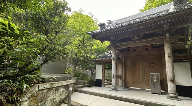 岩殿寺　泉鏡花句碑のイメージ
