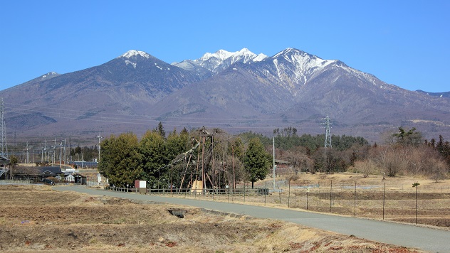 八ヶ岳と神田の大イトザクラのイメージ