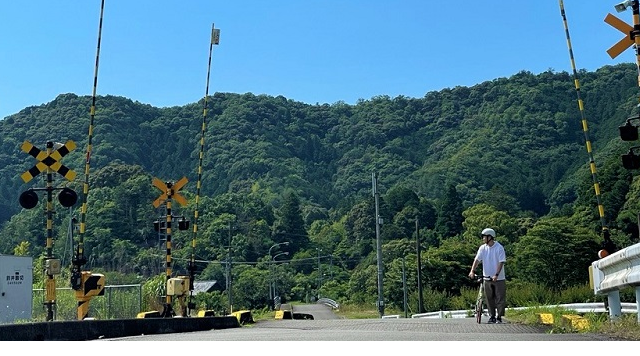 真土駅近くの踏切のイメージ