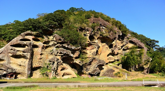 虫喰岩のイメージ