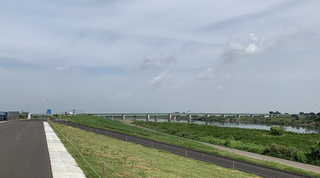 利根川堤防からの眺めのイメージ