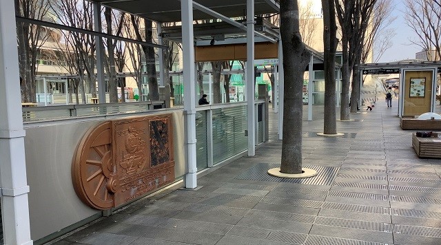 【さいたま新都心駅】大宮操車場の記念碑のイメージ