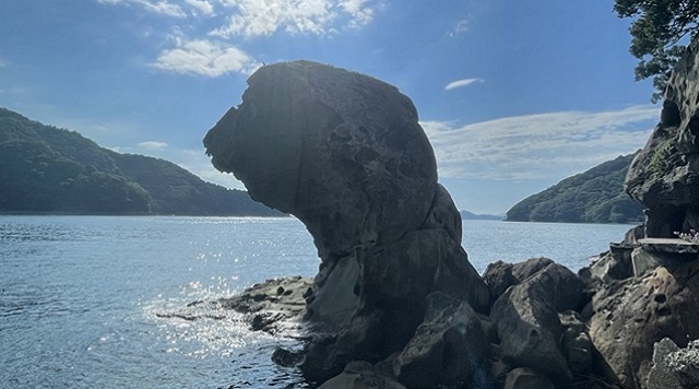 赤松海岸の覗き岩のイメージ