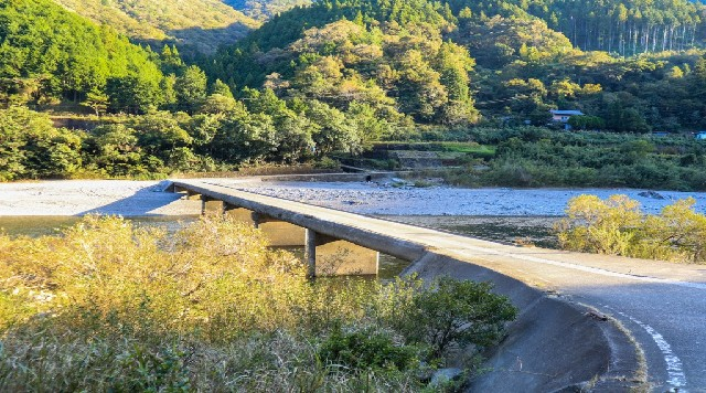 新谷橋(茅吹手沈下橋)のイメージ