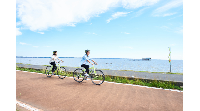 湖岸沿いサイクリングのイメージ