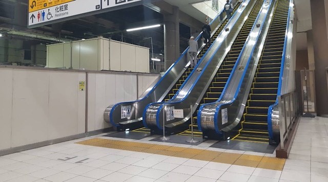 上野駅17番線ホーム付近ロングエスカレーターのイメージ